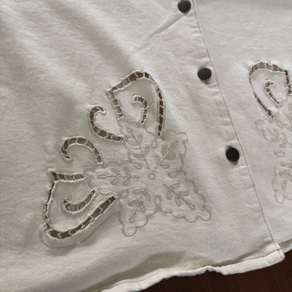 Reclaimed Vintage Cream Denim Short Sleeve Button-Up Shirt with Embroidery - Picture 3 of 15